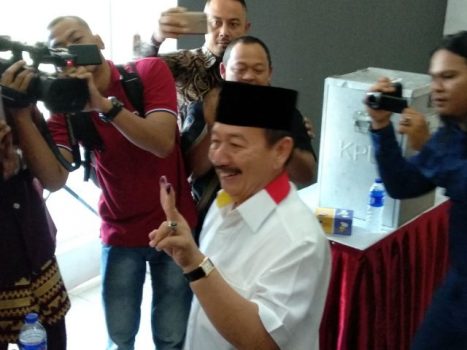 Herman HN Mencoblos di TPS 5 Kelurahan Palapa