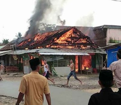 Empat Kios di Pasar Banyuurip Kabupaten Pringsewu Ludes Terbakar