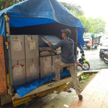 KPU Lampura Targetkan Besok Seluruh Logistik Pilgub dan Pilbup Tiba di TPS