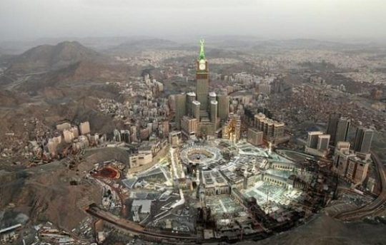 Bunuh Diri, Seorang Pria Meloncat dari Atap Masjid Haram