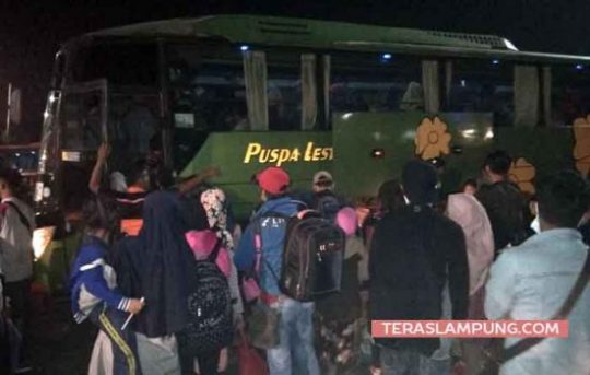 H-3 Lebaran, Ratusan Ribu Pemudik Pejalan Kaki Padati Pelabuhan Bakauheni