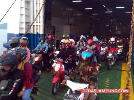 H-2 Lebaran, Puluhan Ribu Pemudik Bersepeda Motor Tiba di Pelabuhan Bakauheni