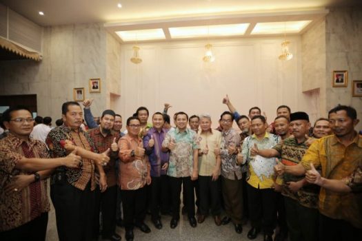 Gubernur Ridho Berikan Bantuan 140 Sepeda Motor untuk Petugas Lapangan