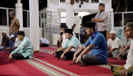 Ridho Ficardo Taraweh Keliling Bersama Masyarakat