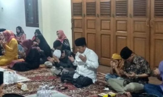 Jelang Pencoblosan, Arinal Djunaidi Gelar Doa Bersama Keluarga