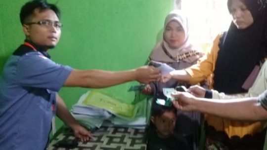 Lagi, Warga Laporkan Dugaan Money Politic Arinal Djunaidi-Nunik