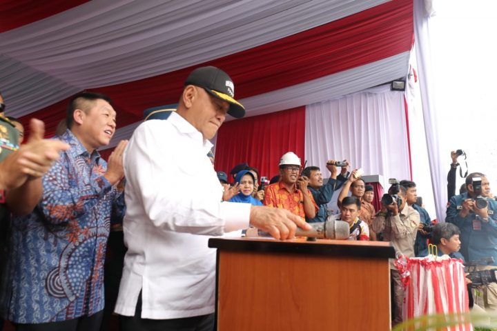 Menteri Pertahanan Luncurkan Kapal Angkut Tank “Teluk Lada” di Lampung