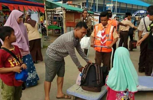 Pramuka Bantu Tertibkan Arus Mudik Lebaran 2018