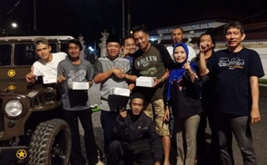 Relawan Ridho Bagikan Santap Sahur Gratis Sejak Awal Ramadan