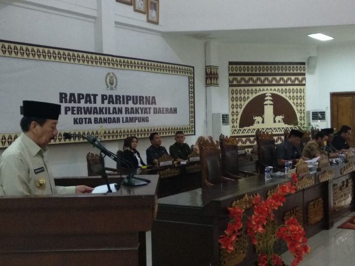 Herman HN Sampaikan Pendapat tentang Raperda Adat Istiadat Lampung