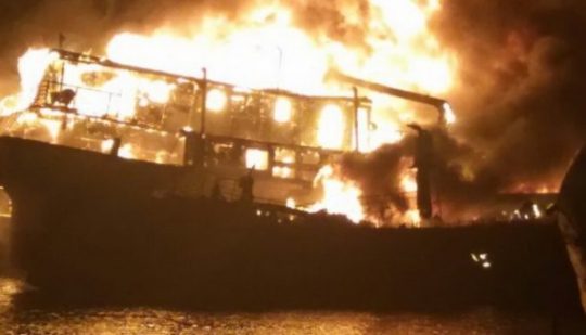 Puluhan Kapal di Pelabuhan Benoa – Bali Hangus Terbakar