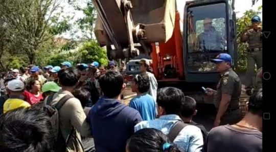 Warga dan Mahasiswa Tolak Penggusuran Pasar Griya Sukarame