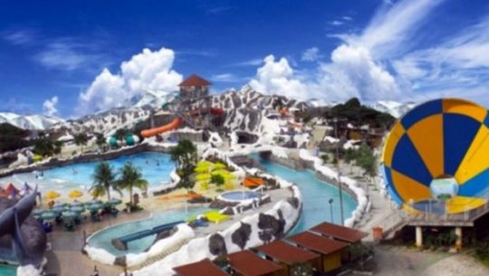 Wahana Snowbay Waterpark di TMII