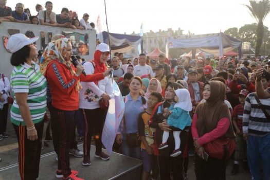 Yustin Ridho Ficardo Lepas Jalan Sehat Harganas Ke-25 di Taman Gajah