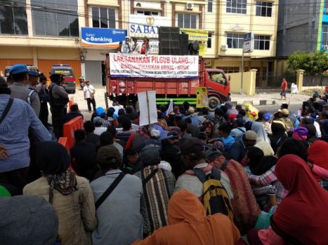 Kasus Money Politic Pilgub, Massa Kembali Demo di Depan Kantor Gakumdu