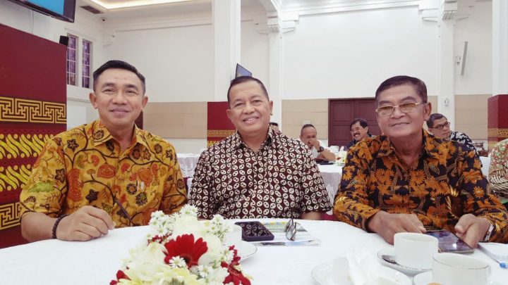 Gunawan Handoko (kanan) bersama Mayjend TNI imam Edy Mulyono (tengah) dan Drs. H. Agus Guntur PM (kiri)