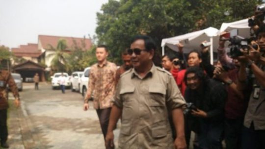 Sampaikan Keprihatinan, Prabowo Sambangi Neno Warisman
