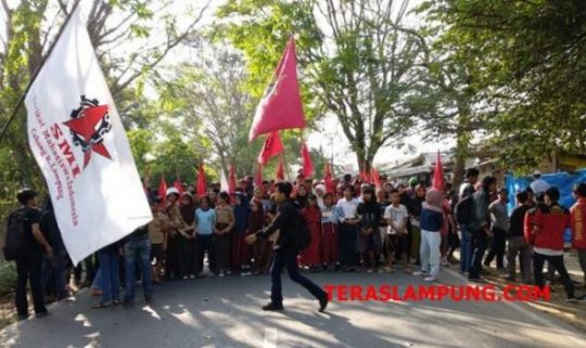 Digusur Pemkot, Pedagang Pasar Griya Sukarame Melawan
