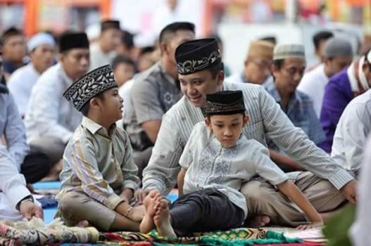 Gubernur Ridho Shalat Ied Bersama Maryarakat di Lapangan Saburai