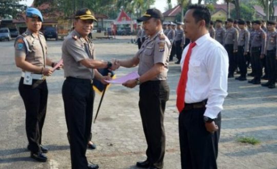 Kapolres Tulangbawang Berikan Hadiah untuk Anak Buahnya