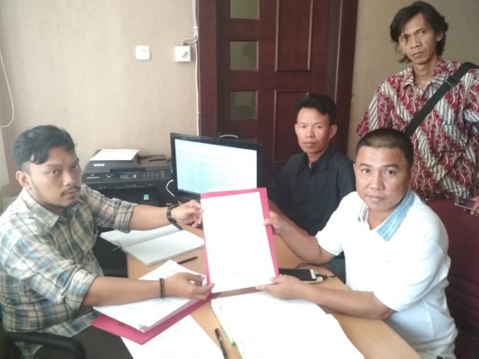 KRLUPB Serahkan 12 Barang Bukti Politik Uang Pilgub Lampung ke DKPP