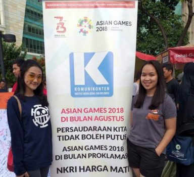 “Spiderman” dan Warga Dukung Indonesia Jadi Tuan Rumah Terbaik Asian Games