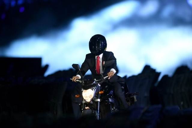 Heboh “Stuntman” Presiden Jokowi di Pembukaan Asian Games 2018