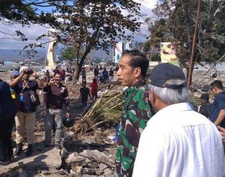Tiba di Palu, Presiden Jokowi Langsung Pimpin Rapat Terbatas