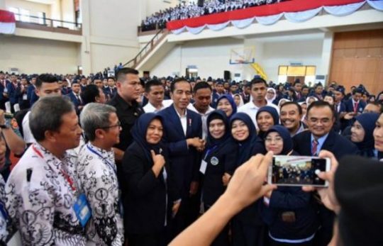 Presiden Jokowi Bantah Ada Penghentian Tunjangan Bagi Guru