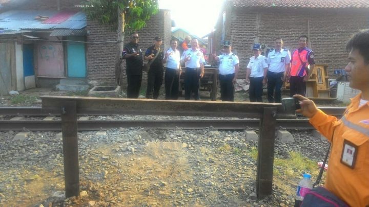PT KAI Tanjungkarang Tutup 29 Perlintasa Ilegal di Lampung