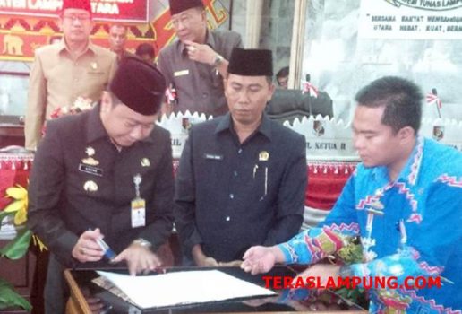 DPRD – Pemkab Lampura Sepakati Raperda APBD Perubahan 2018