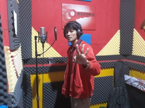 Komunitas Seniman Pemuda Bandarlampung Ciptakan Lagu “Kakak Rita Politik Bahagia”
