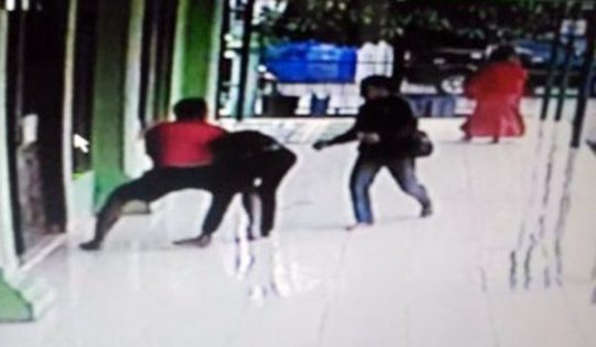 Aksinya Terekam CCTV, Pembobol Kotak Amal Masjid Dibekuk Warga