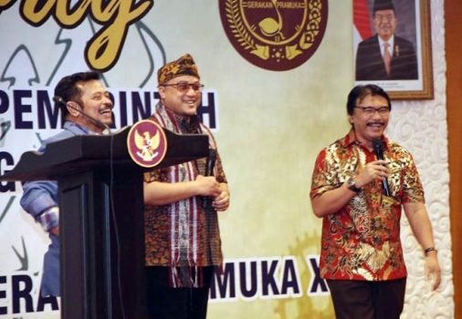 Adhyaksa Dault-Dede Yusuf-Syahrul Yasin Limpo Menyanyi “Tak Bisa Jauh…”