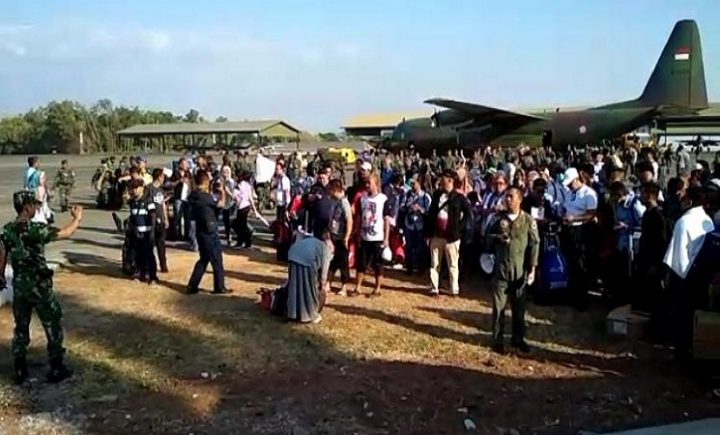 Gunakan Pesawat Hercules, Ratusan Warga Palu Tiba di Makassar