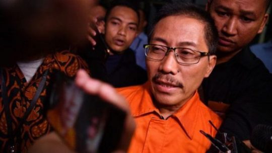 KPK Geledah Ruang Kerja Bupati Cirebon dan Dinas PUPR