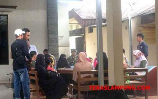  Ketiga wanita yang diduga penculik anak, saat diamankan di Mapolsekta Kedaton dan dimintai keterangan karena kesalah pahaman.