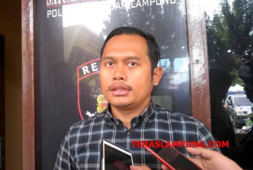 Terekam CCTV, Kawanan Pencuri Gasak Sepeda Motor di Halaman Minimarket