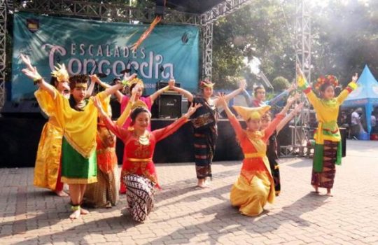 Merayakan keberagaman budaya Indonesia dalam persembahan tari saat pembukaan Escalades Concordia pada Sabtu, 6 Oktober 2018