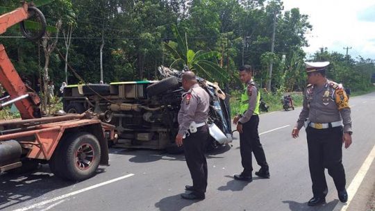 Minibus Tabrakan, Belasan Santri Ponpes Miftahul Ulum Kotabumi Luka-Luka