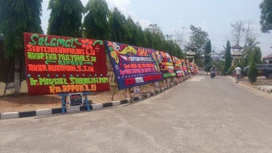 Jelang Sertijab Kapolres, Mapolres Lampung Utara “Banjir” Karangan Bunga