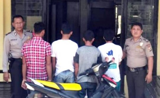 Pencuri Sepeda Motor dan Tiga Penadah Diringkus Polisi saat Tidur Pulas