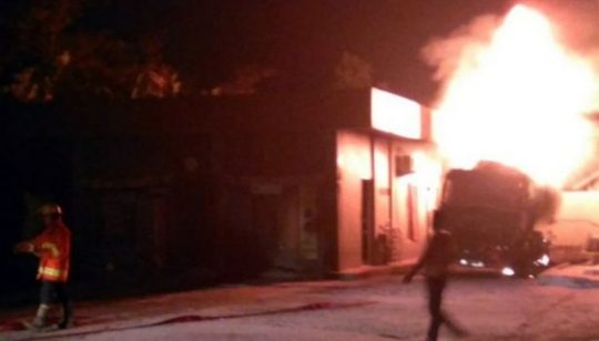 Truk Tangki BBM Terbakar di SPBU Desa Bumiharjo Lampung Timur