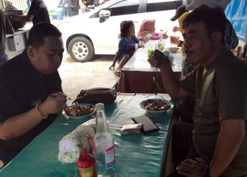 Ketua Gerindra Bandarlampung Ini Ternyata Hobi Makan di Warung Pinggir Jalan
