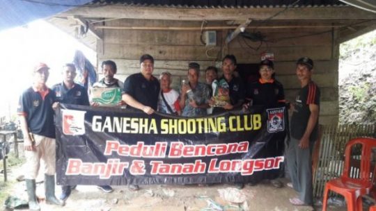 Ganesha SC  Serahkan Bantuan untuk Warga Pekon Umbar