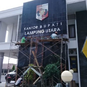 Masih Bagus, Keramik Tembok Kantor Sekretariat Pemkab Lampura Dirombak Total