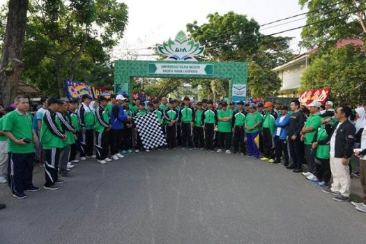Ribuan Peserta Meriahkan Jalan Sehat Setengah Abad UIN Raden Intan