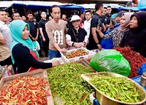 Jokowi Diajak Pedagang Lihat Pasar Becek di Bandarlampung