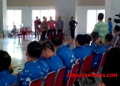 Pengukuhan Pengurus Persatuan Perangkat Desa Lampung Utara Nyaris Ricuh