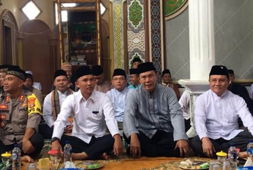 Bupati Parosil dan Wabup Mad Hasnurin Hadiri Peringatan Maulid Nabi di Sukamenanti